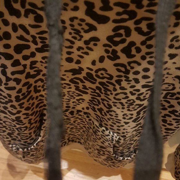 Women Cheetah Print Hoodie - Picture 3 of 6